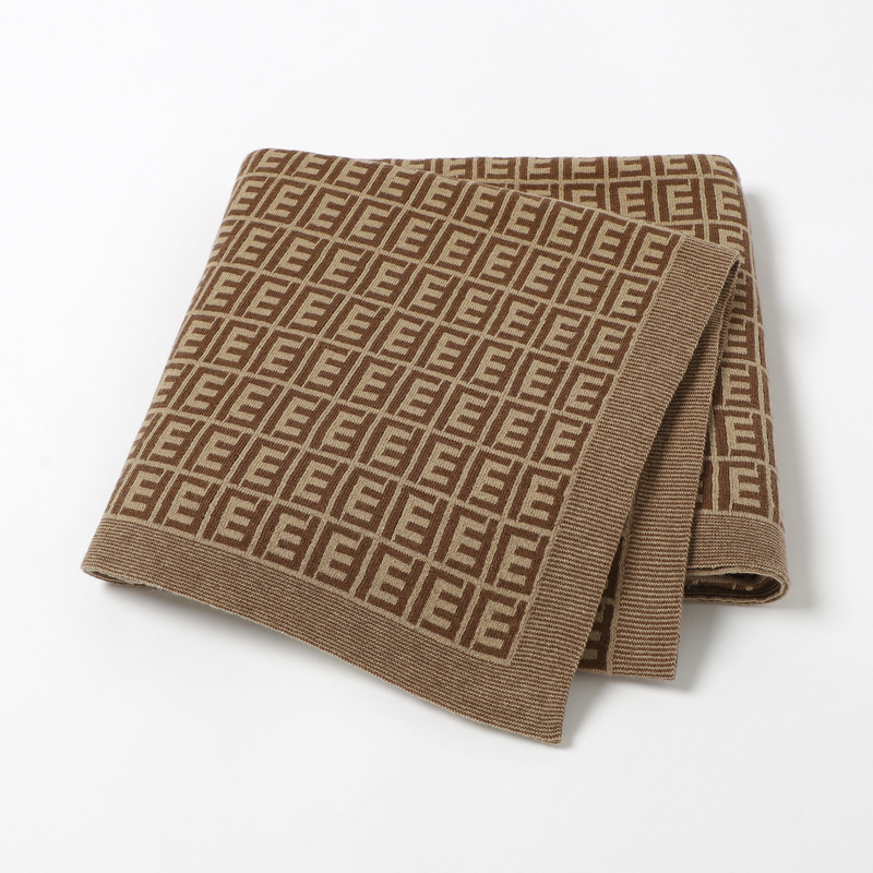 Carriage Bed - Couverture en tricot à carreaux pour